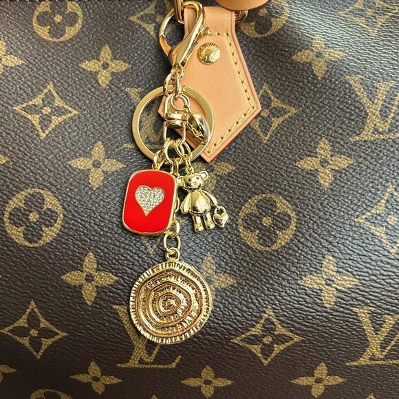 SPIRAL HEART Bag Charm 💕 - Picture 6 of 9